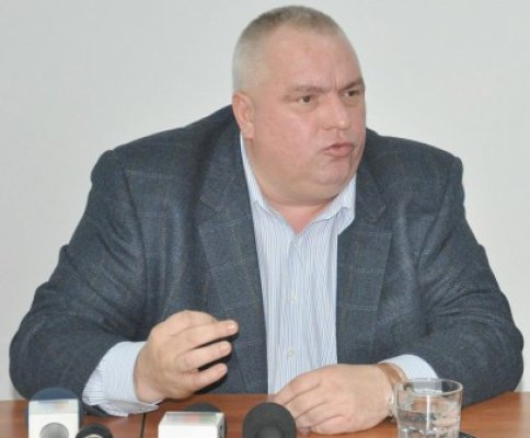 Constantinescu spune că Palaz, şi nu Tusac, se face vinovat pentru situaţia de la Mangalia